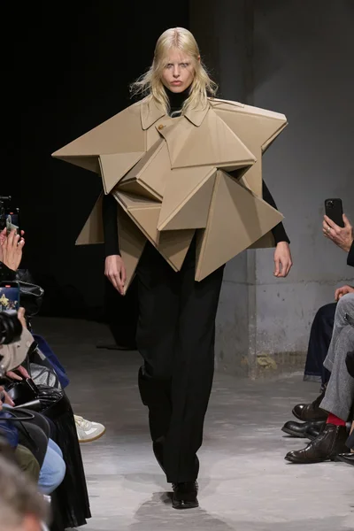 Look 13
